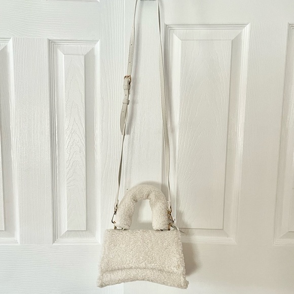 NWT Urban Expressions “Merino” Sherpa Crossbody - Picture 1 of 12